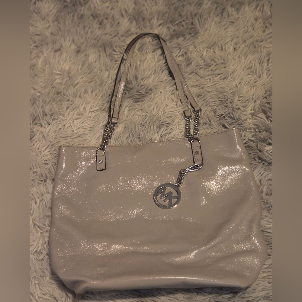 Michael Kors Gray Tote Bag with Structured Design